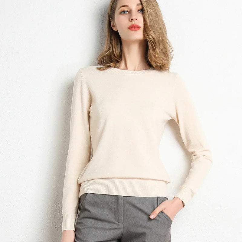 Claudine | Pullover with a slit neckline