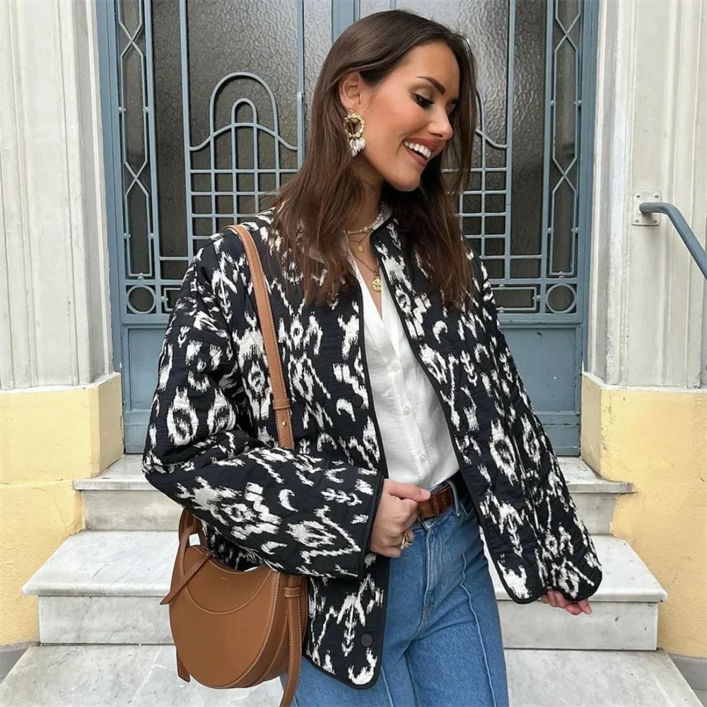 Amira | Short and versatile padded round jacket