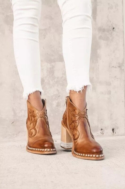 Jazmin | Durable orthopedic boots