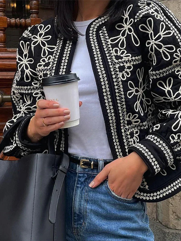 Maria Elena | Fabulous coat with print and elegant short outfits