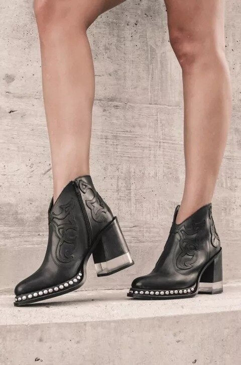 Olga | Durable orthopedic boots