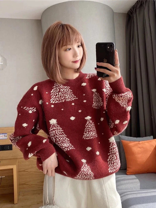 Karolina | Warm women's knitted sweater with a Christmas tree print and a loose fit
