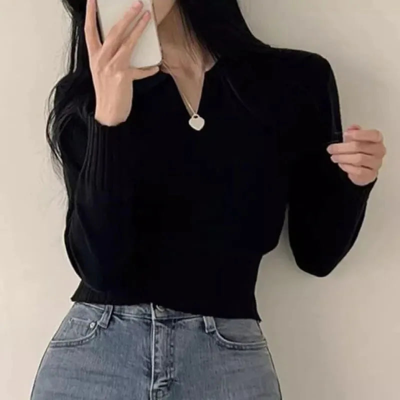 Liana | Short women's sweater with collar