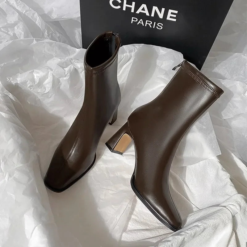 Pilar | Elegant ankle boots with square toe