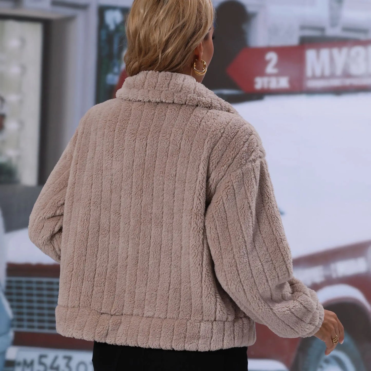 Lilian | Lorena� Elegant autumn and winter coat with buttons.