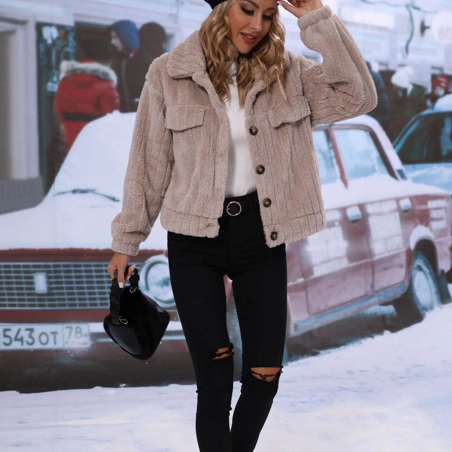 Lilian | Lorena� Elegant autumn and winter coat with buttons.
