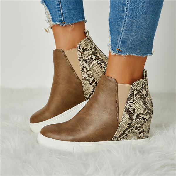 Delfina | Custom-made orthopedic casual boots.