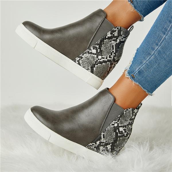 Delfina | Custom-made orthopedic casual boots.