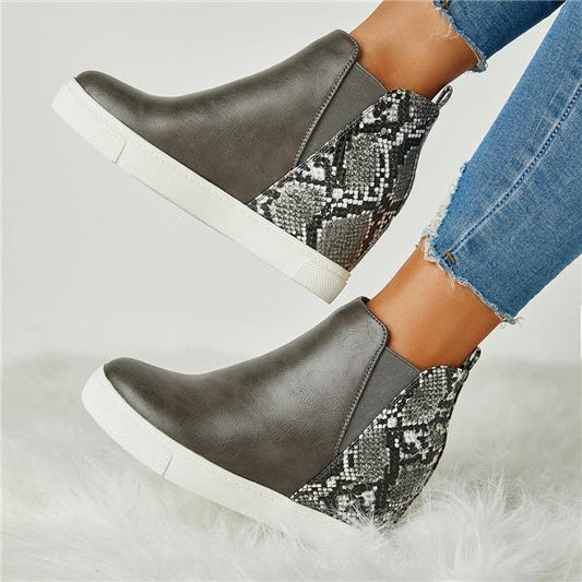 Delfina | Custom-made orthopedic casual boots.
