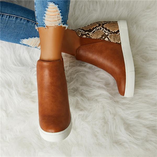 Delfina | Custom-made orthopedic casual boots.