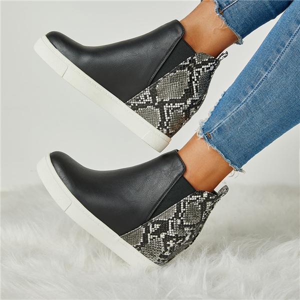 Delfina | Custom-made orthopedic casual boots.