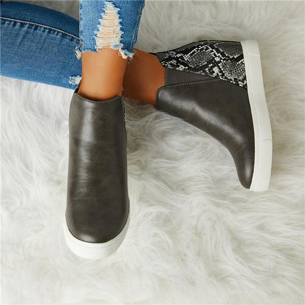 Delfina | Custom-made orthopedic casual boots.