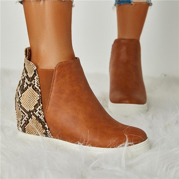 Delfina | Custom-made orthopedic casual boots.