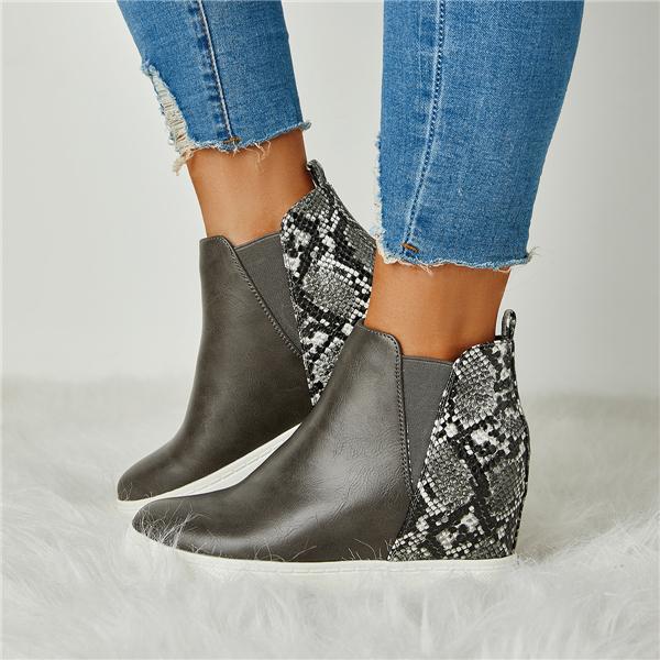 Delfina | Custom-made orthopedic casual boots.