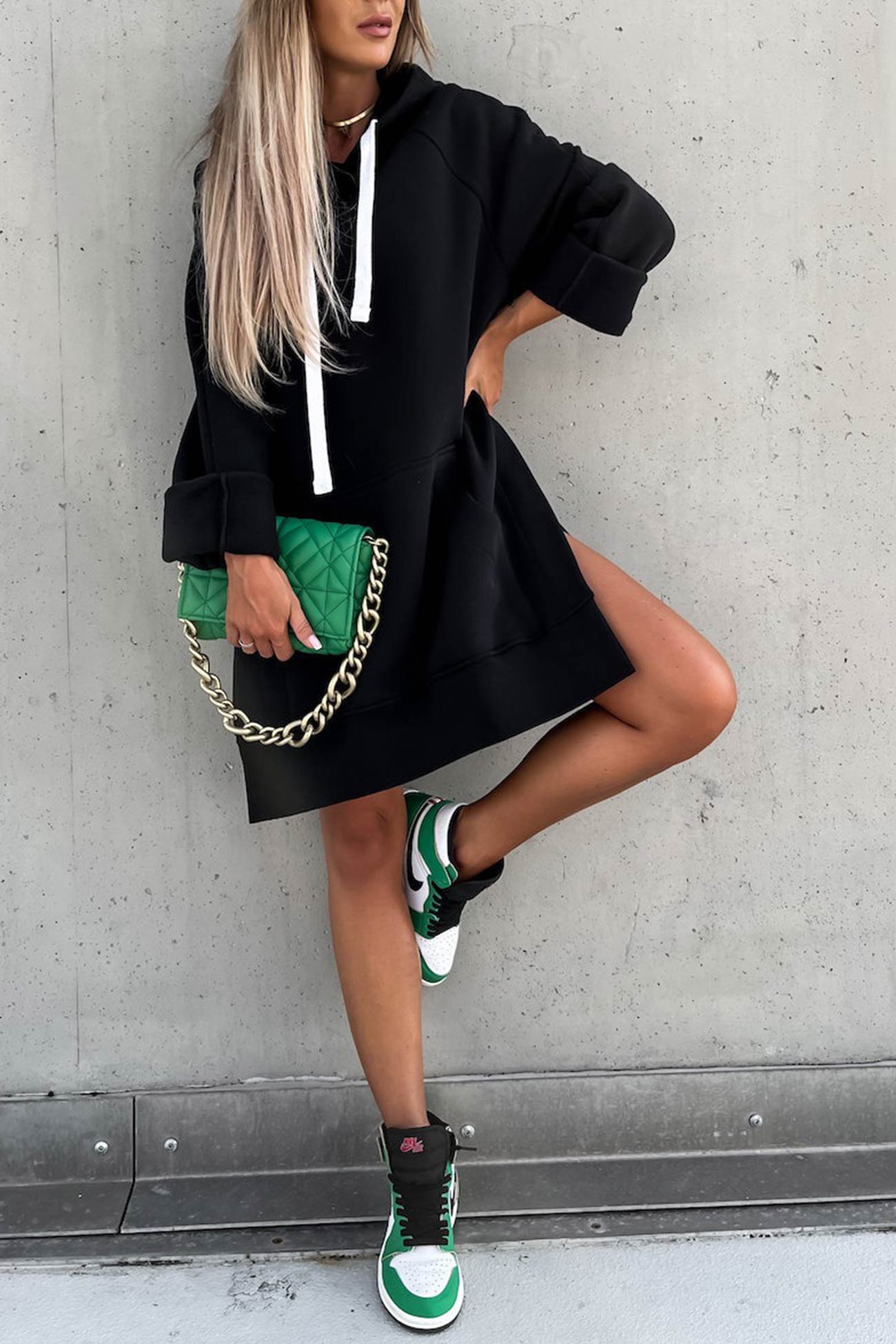 Cecilia | Solid color mid-length hoodie with slit