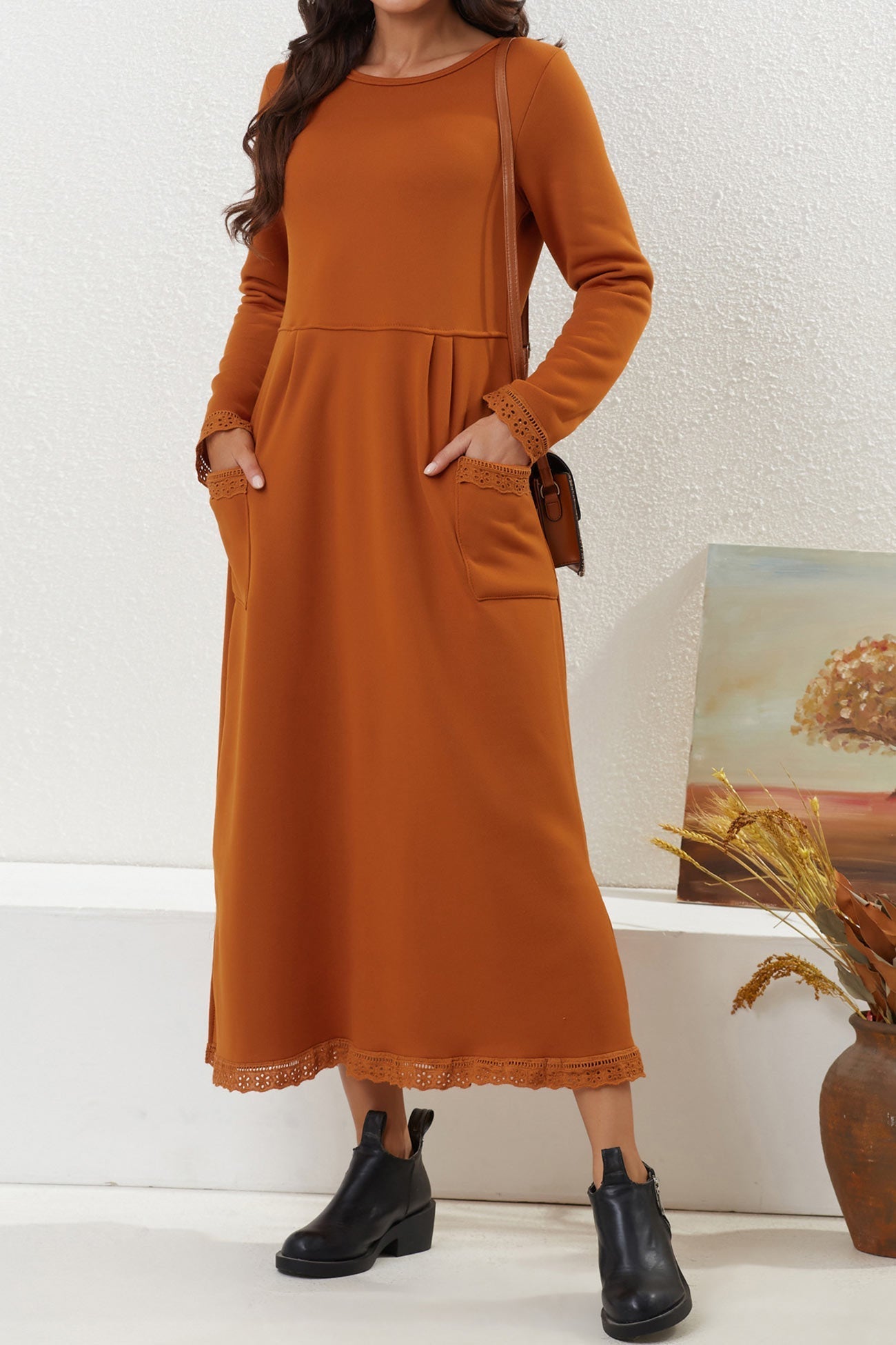 Marta | Solid dress with lace hem and pockets