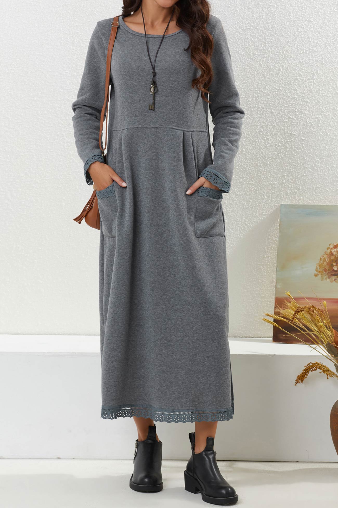 Marta | Solid dress with lace hem and pockets