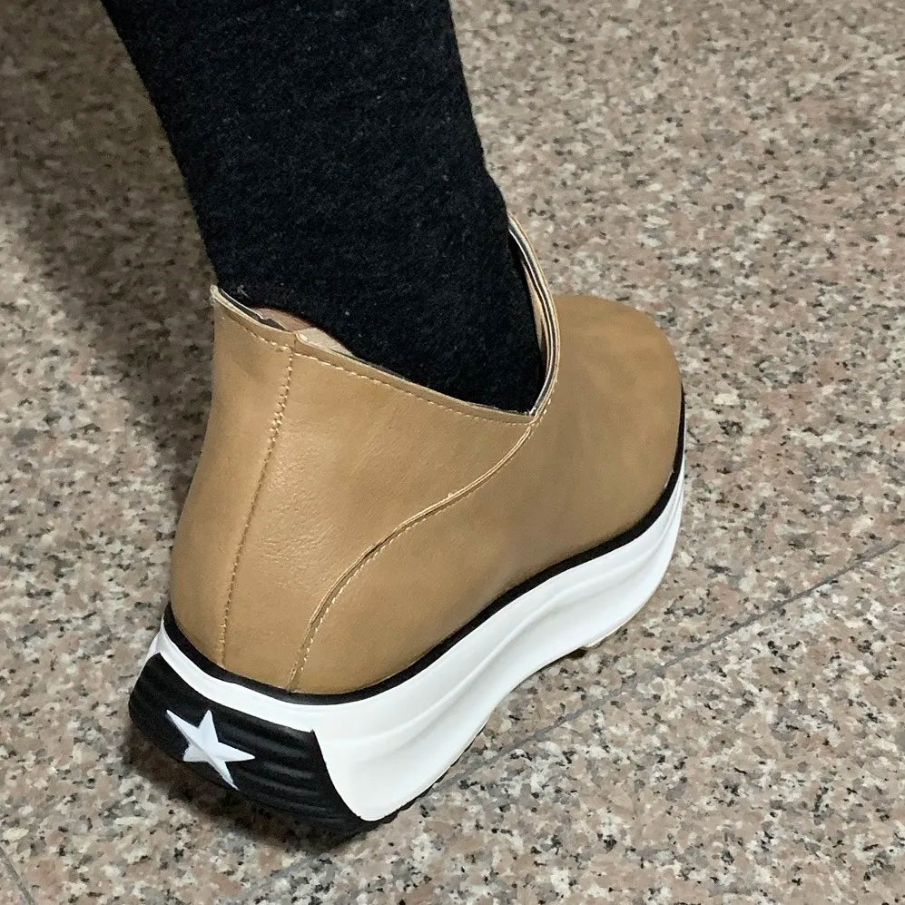 Gloria | Stylish and supportive orthopedic footwear.