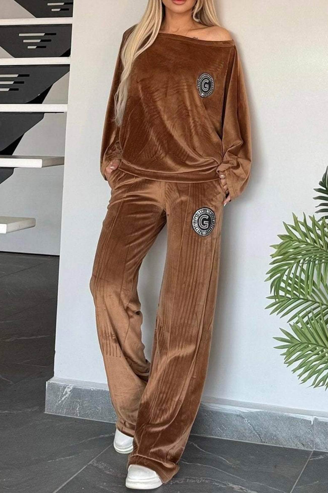 Cristina | Two-piece suede suit with batwing sleeves