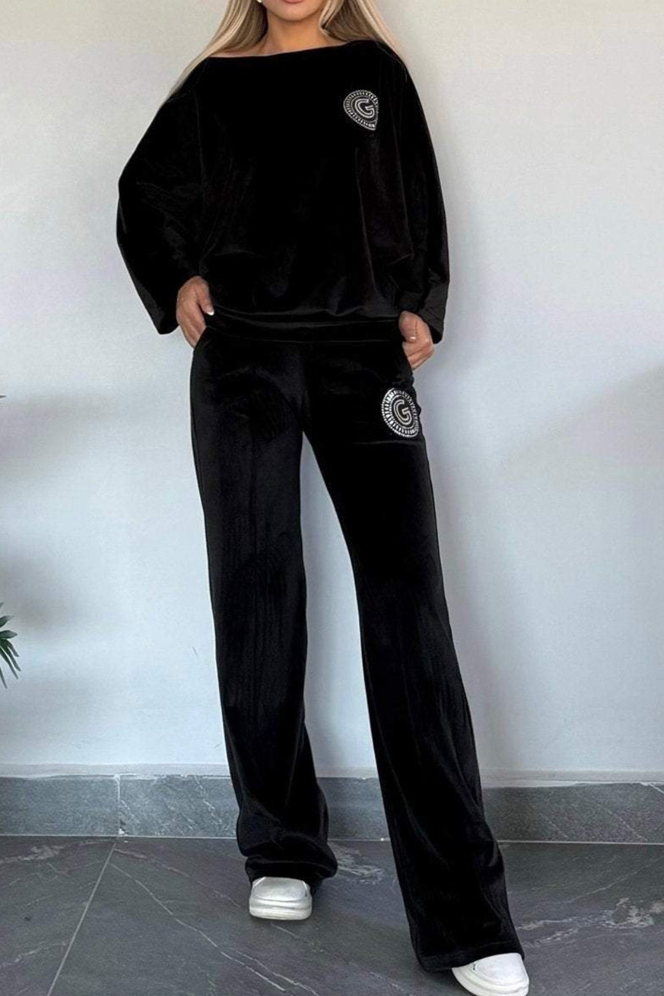 Cristina | Two-piece suede suit with batwing sleeves