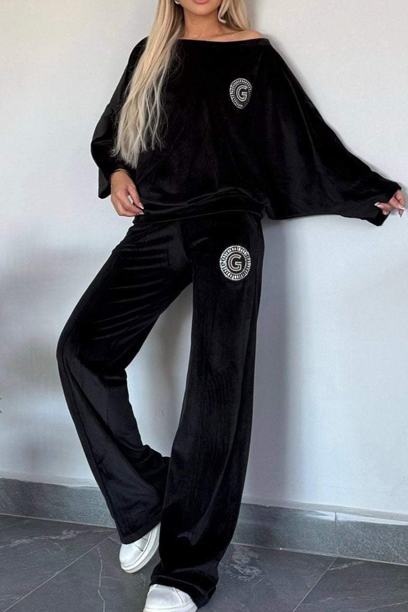 Cristina | Two-piece suede suit with batwing sleeves