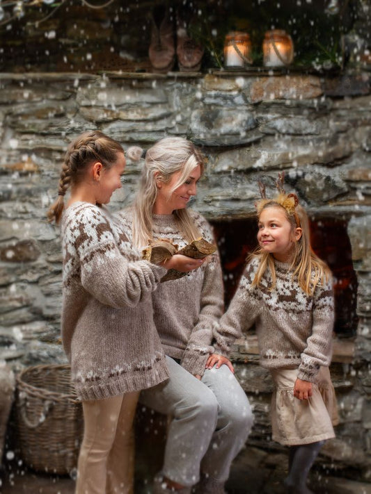 Yazmin | Festive knitted sweater with reindeer