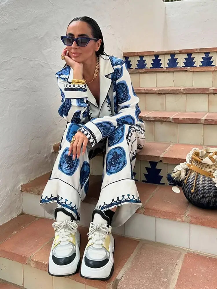 Mariana | Fashionable set of blouse and trousers