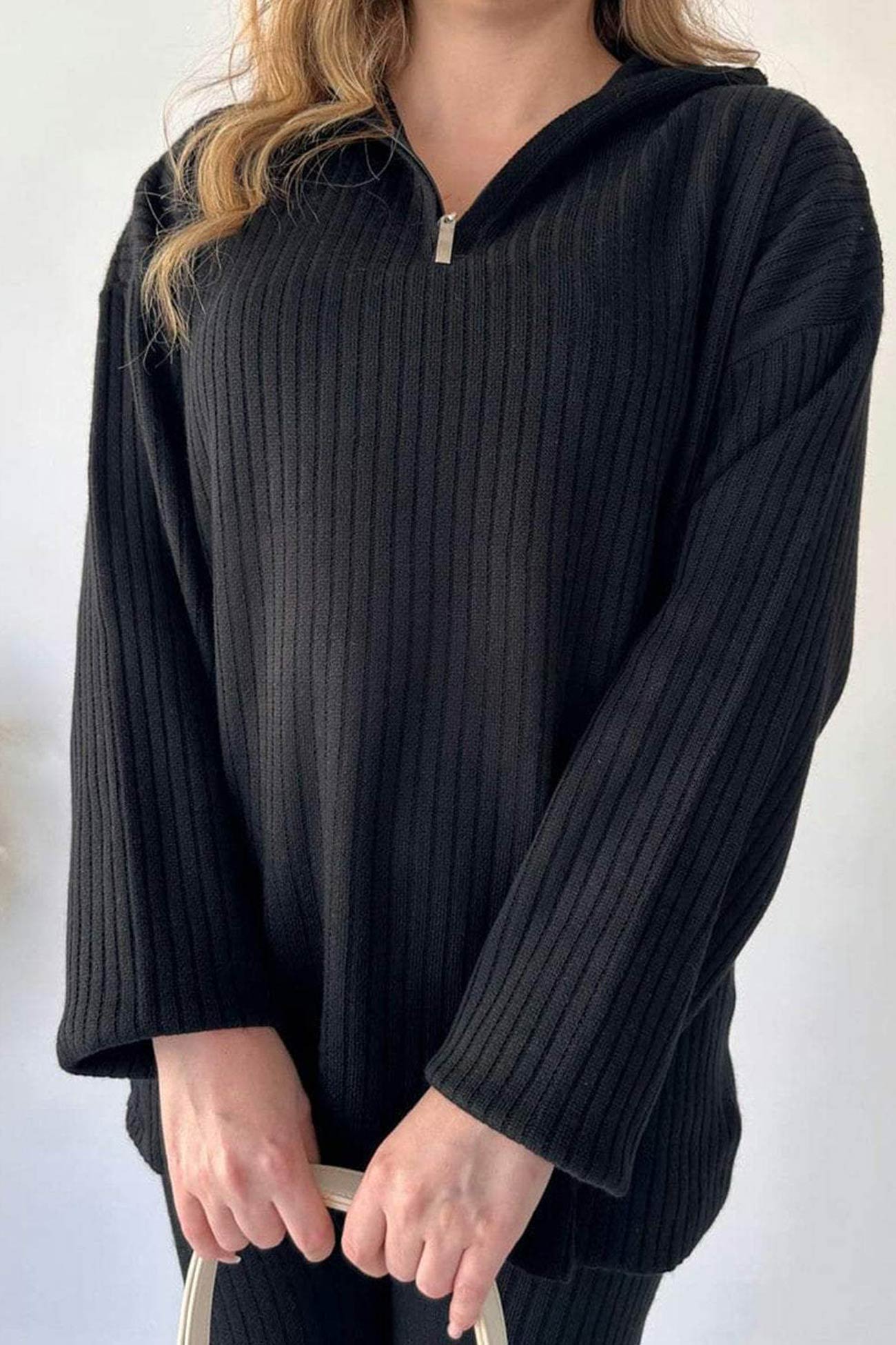 Adelheid | Two-piece outfit in ribbed knit with zip and slit