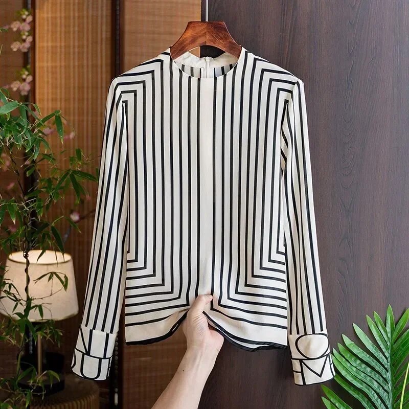 Gloria | Timeless and stylish winter blouse