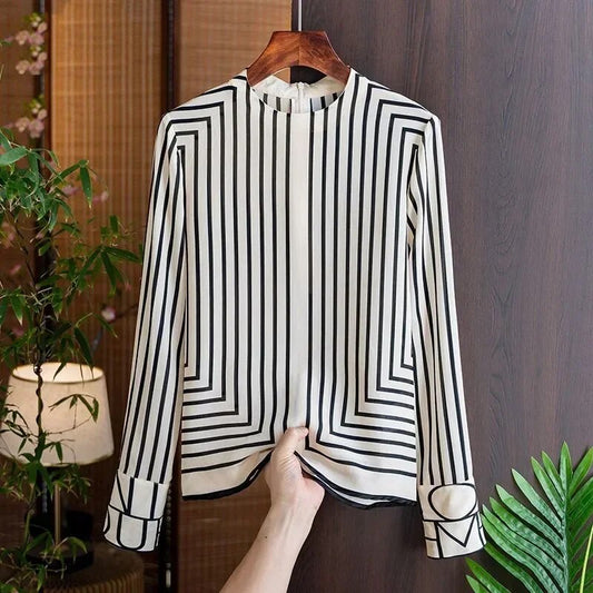 Gloria | Timeless and stylish winter blouse