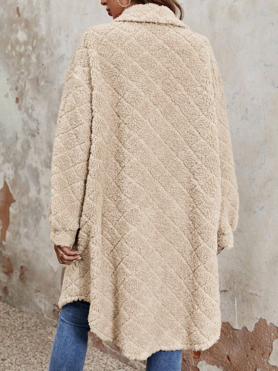 Bettina | Fluffy, buttoned, long-sleeved coat with dropped shoulders
