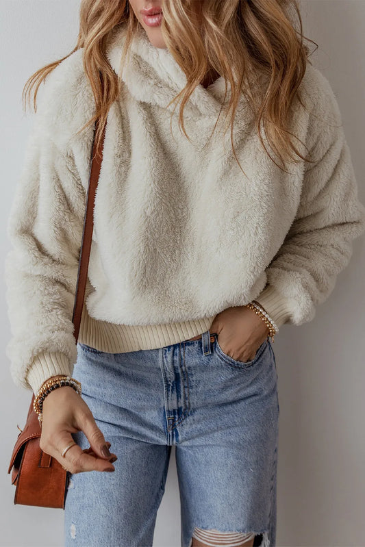 Ariadna | Fluffy, long-sleeved hoodie with low shoulders