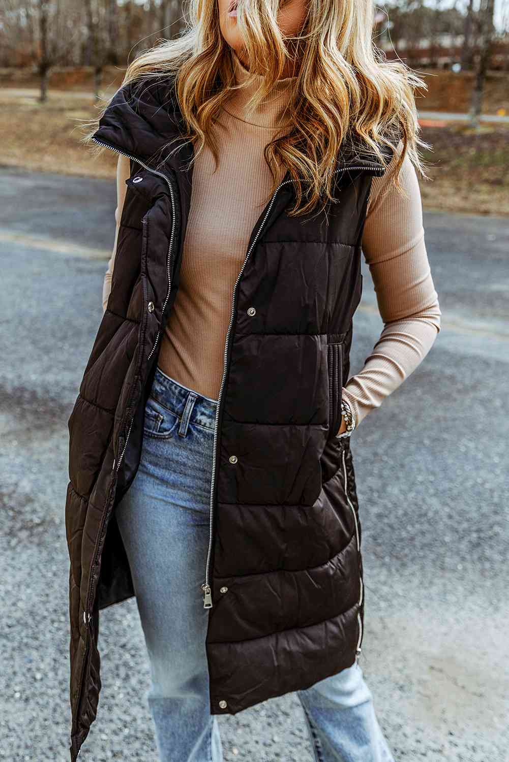 Hortensia | Long, sleeveless, padded hooded coat