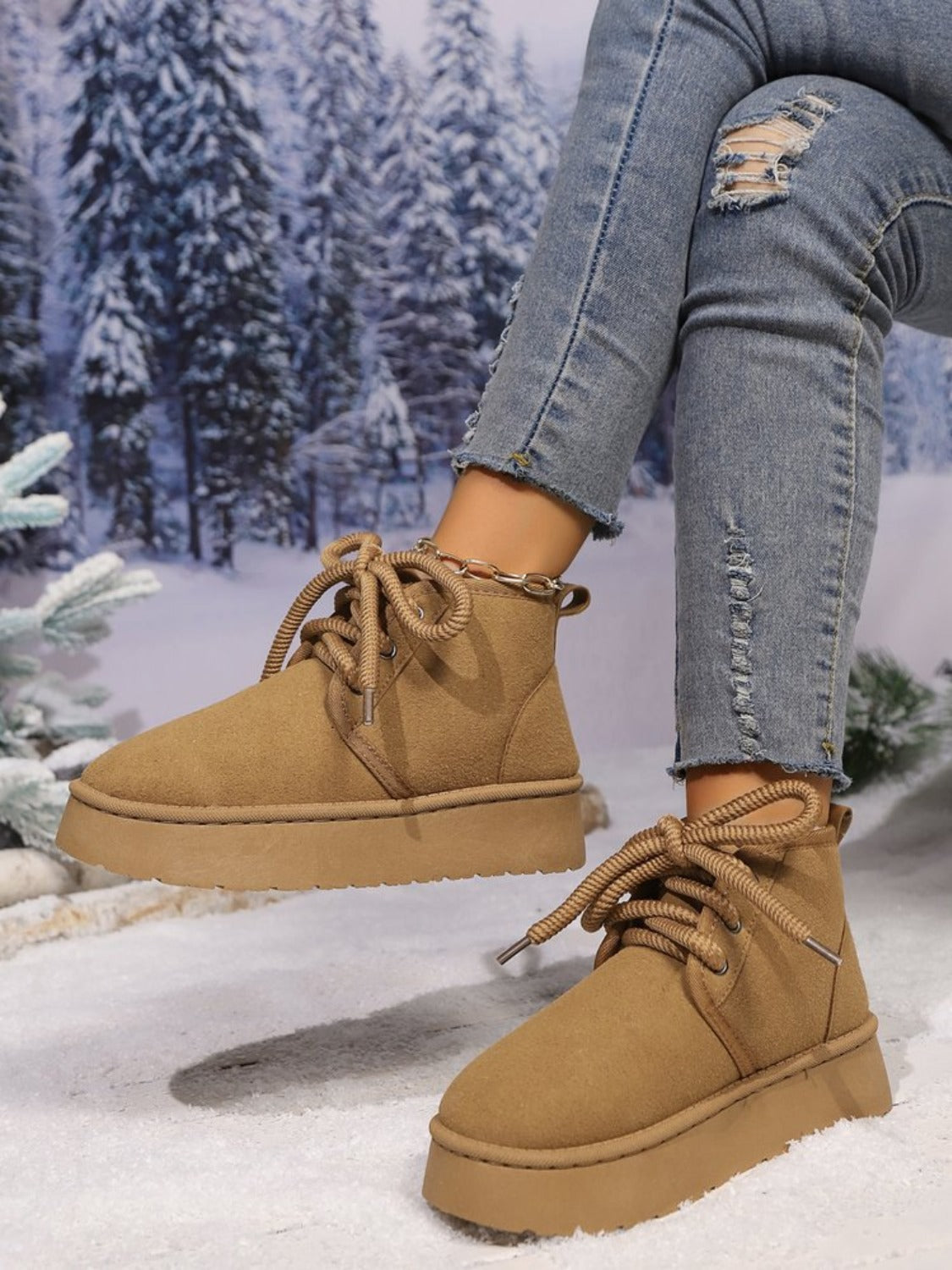 Abigail | Suede lace-up boots with a round neckline and platform sole