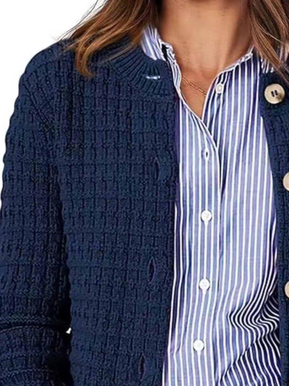 Adele | Buttoned, long-sleeved cardigan with a crew neck