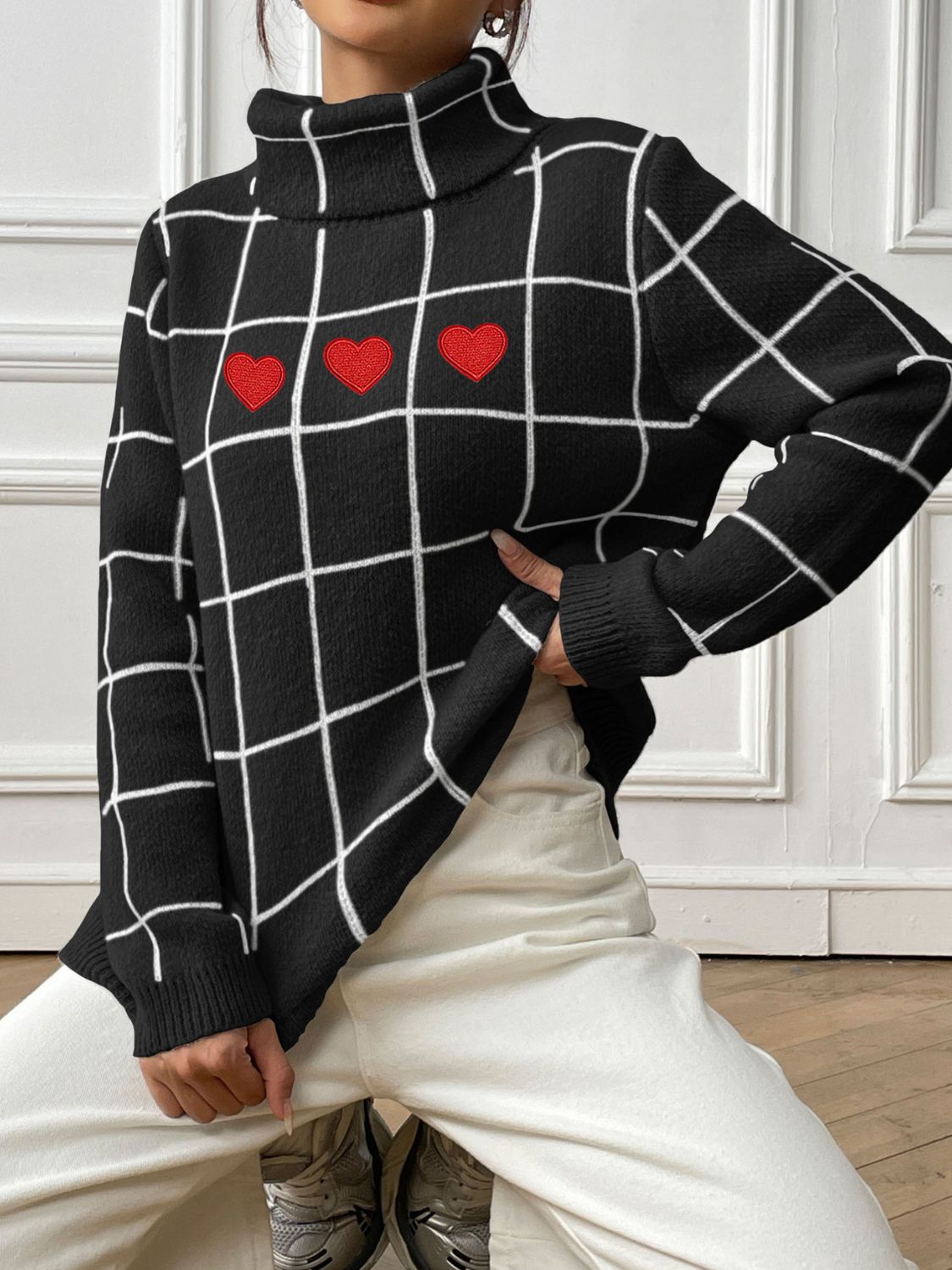Marianna | Long-sleeved turtleneck sweater with a heart-shaped check pattern