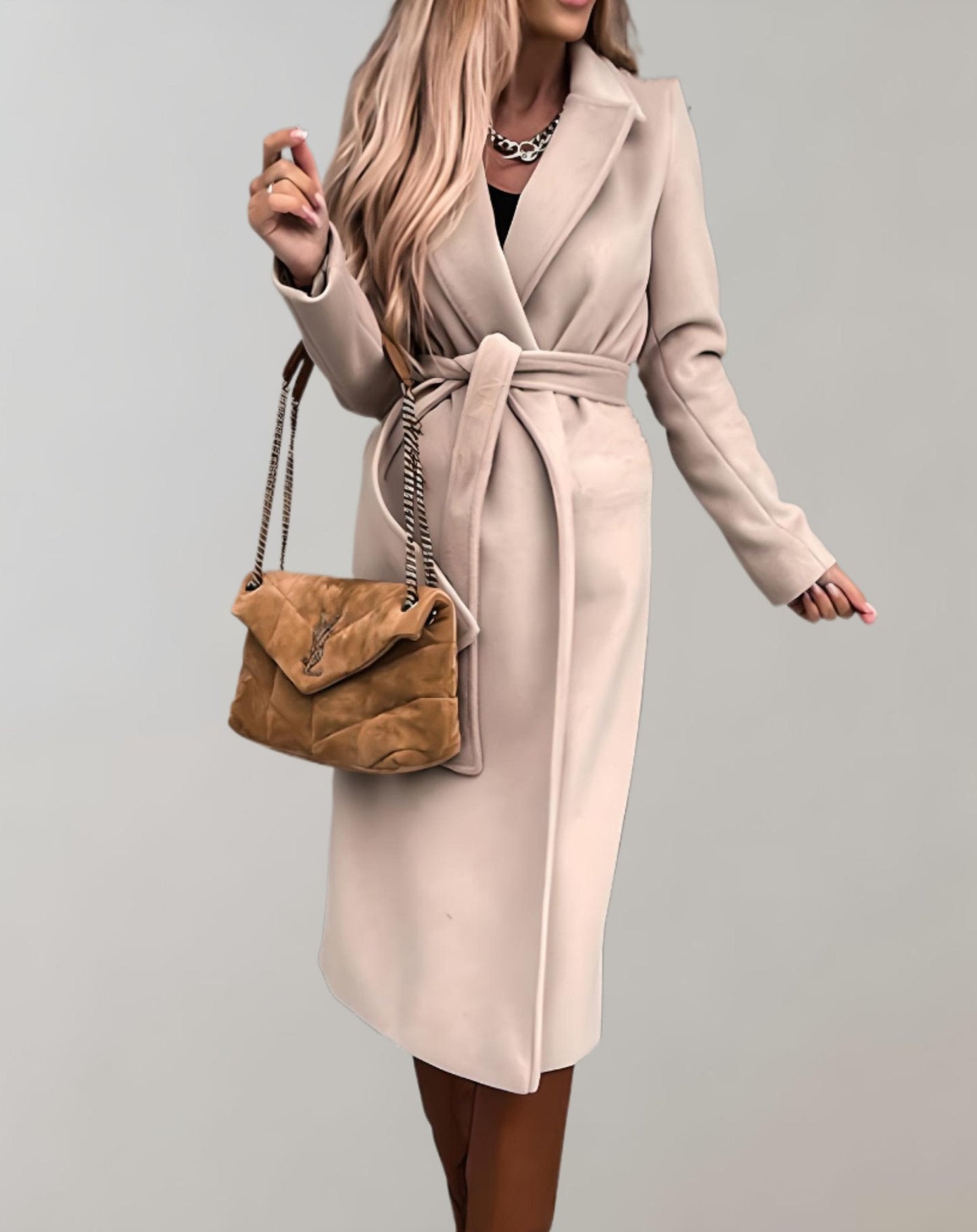 Rebeca | THE JACKET