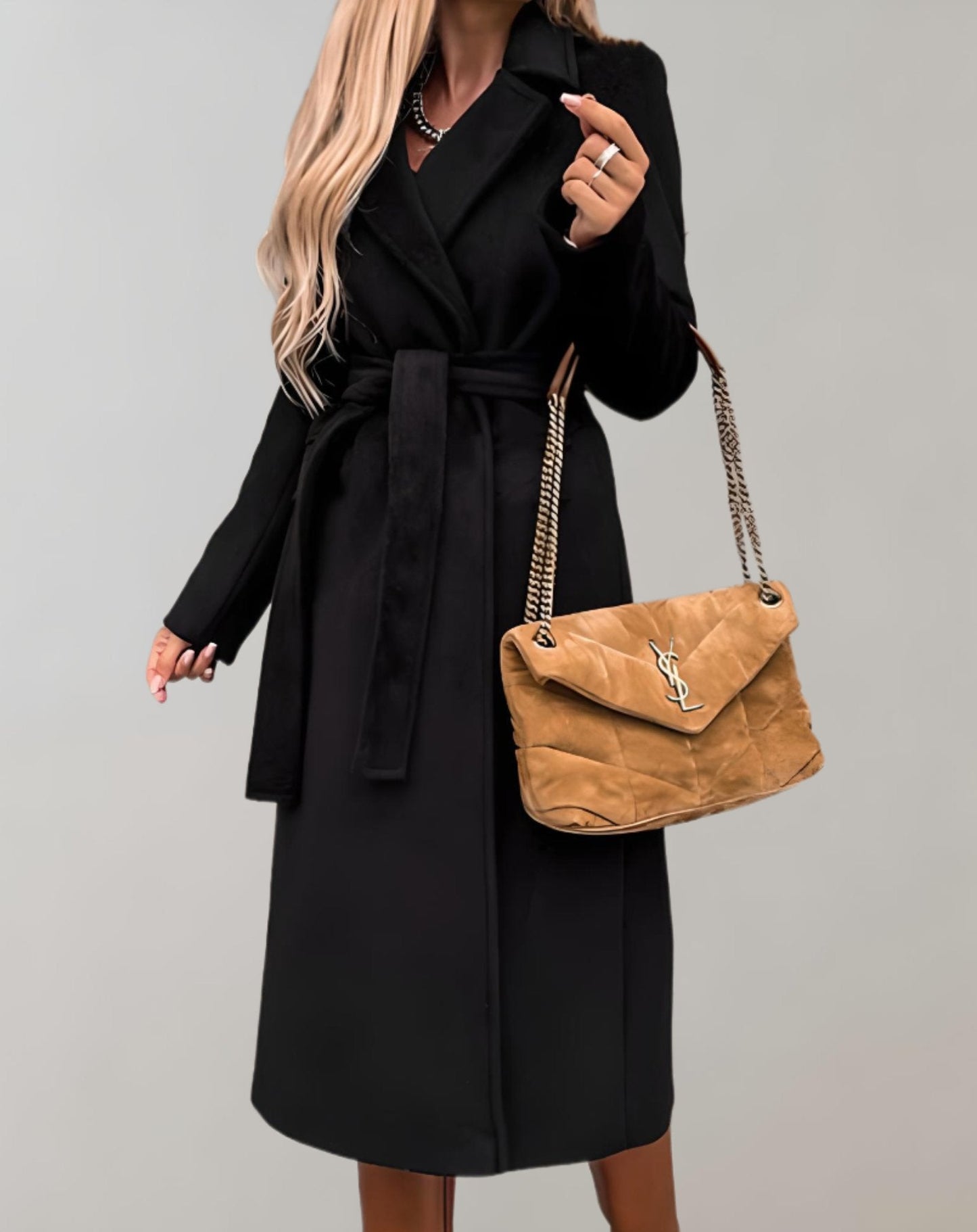 Rebeca | THE JACKET