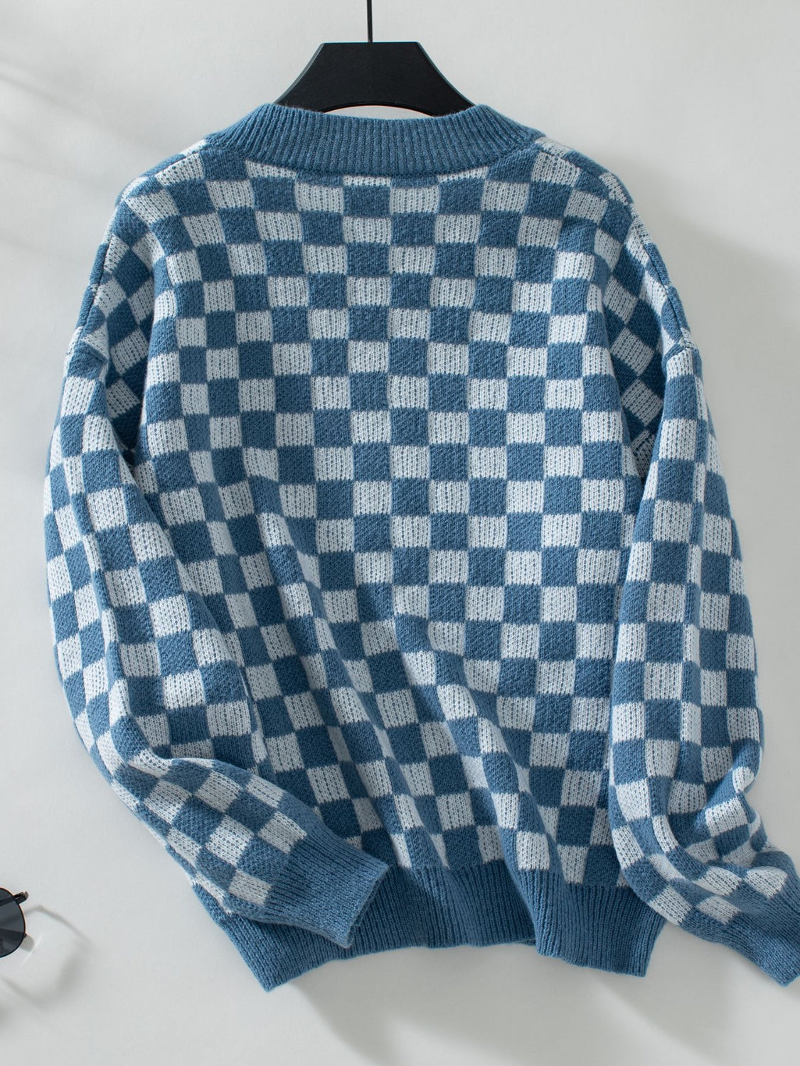 Mariana | Checked sweater with a V-neck and dropped shoulders