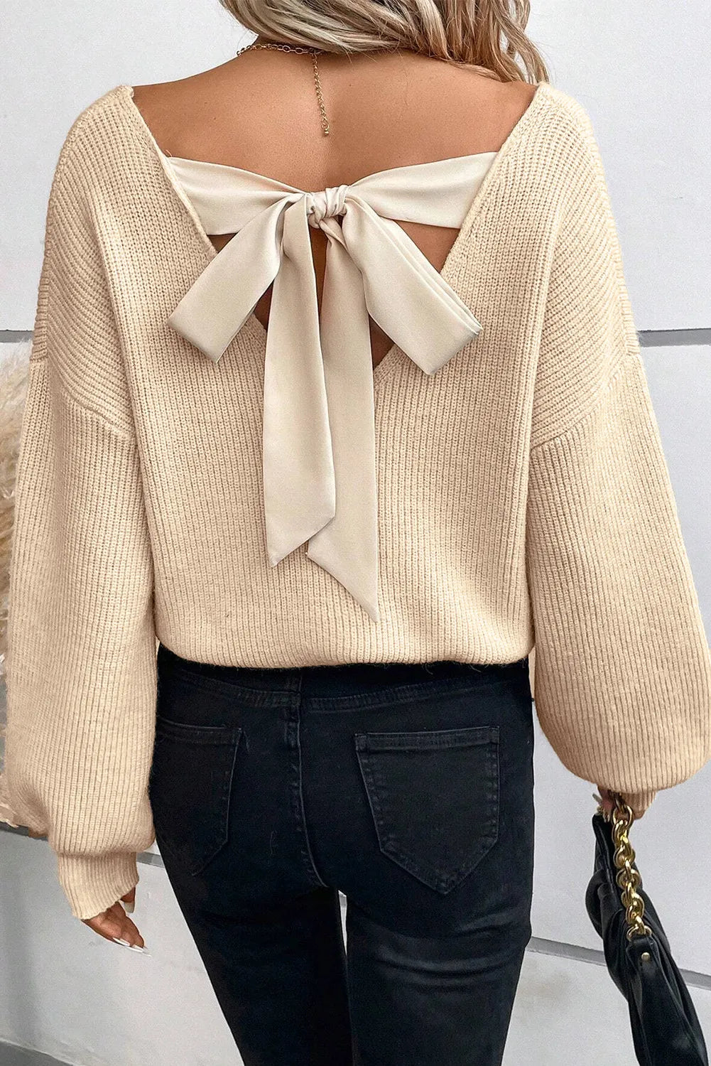Giorgia | Long-sleeved sweater with a tied V-neck