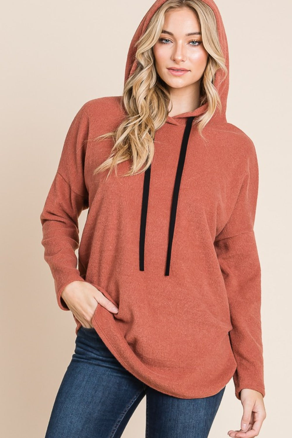 Marta | Knitted hoodie with a contrast drawstring and dropped shoulders