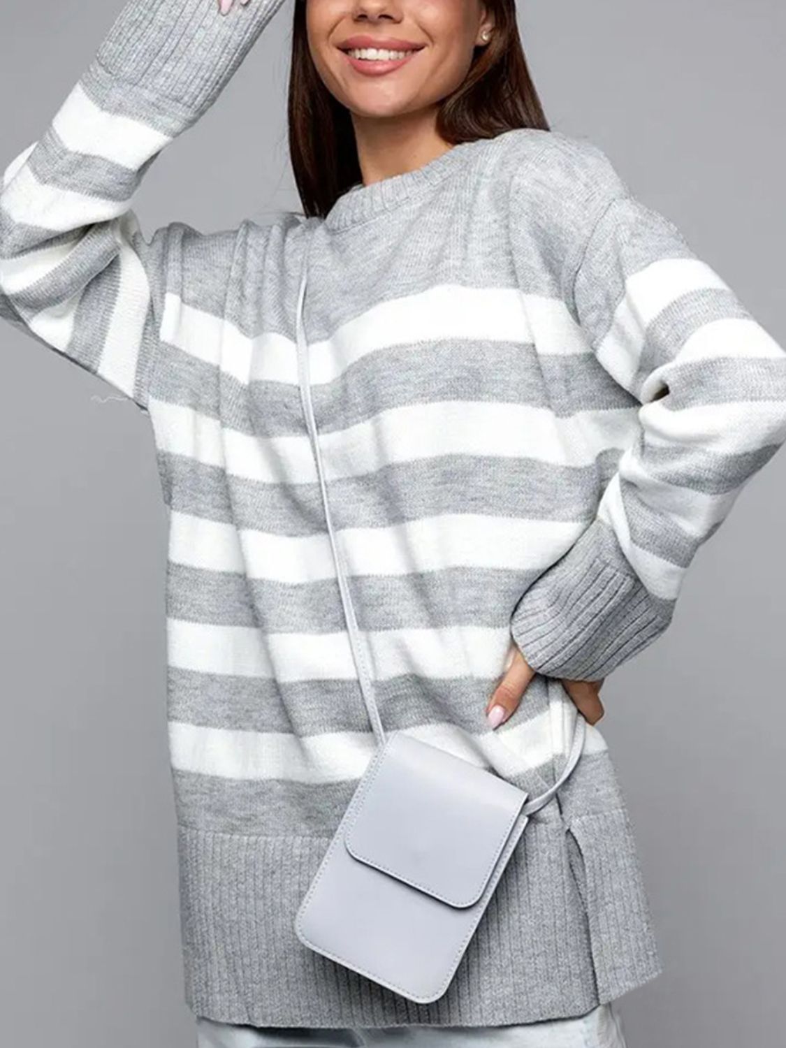Lidia | Striped slit sweater with a crew neck