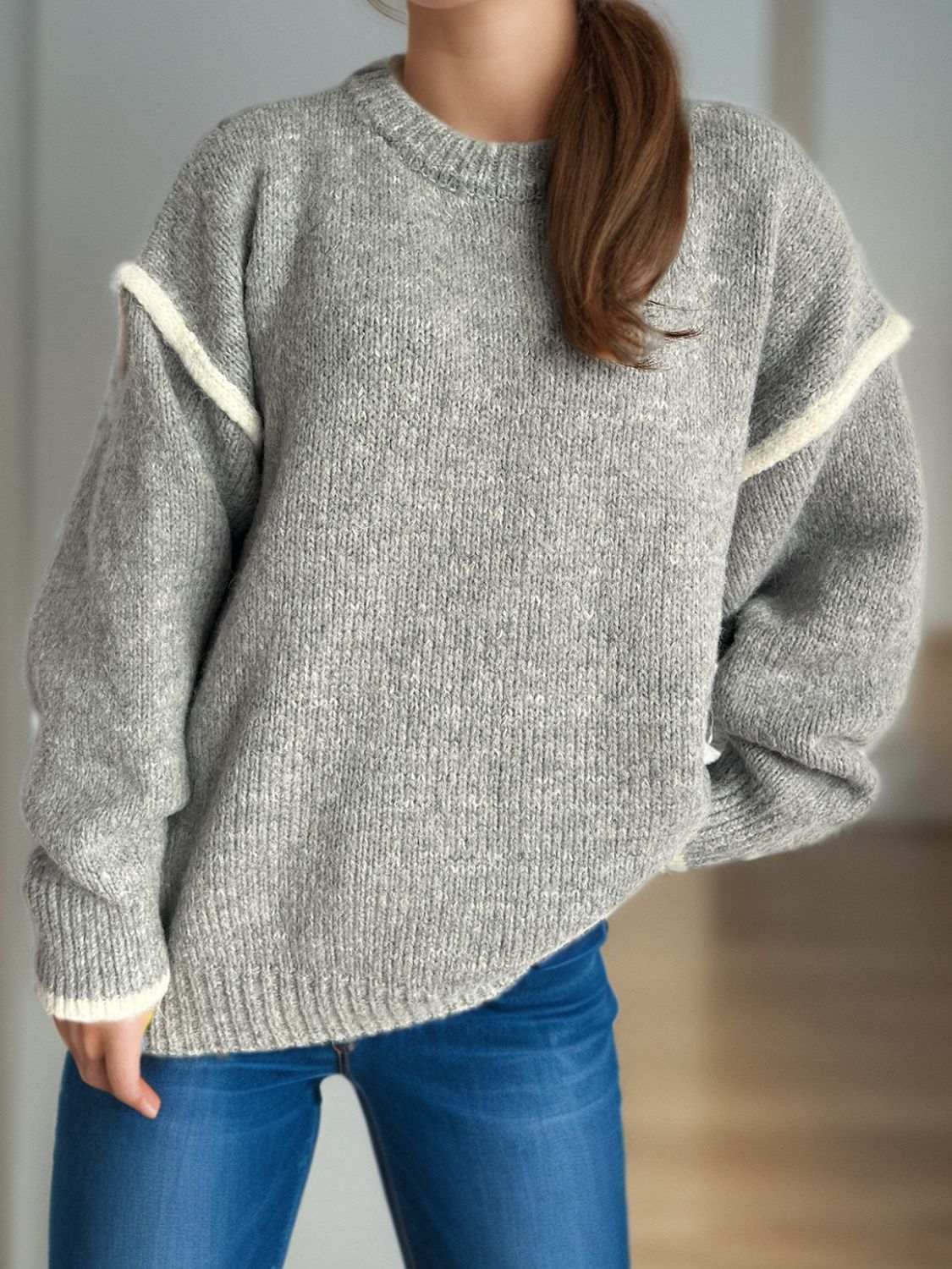 Luz | Round neck sweater with sloping shoulders and contrasting trim