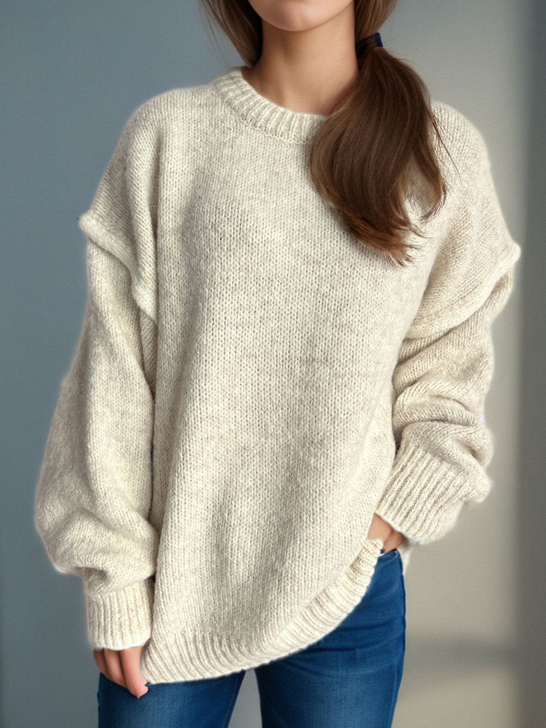 Luz | Round neck sweater with sloping shoulders and contrasting trim