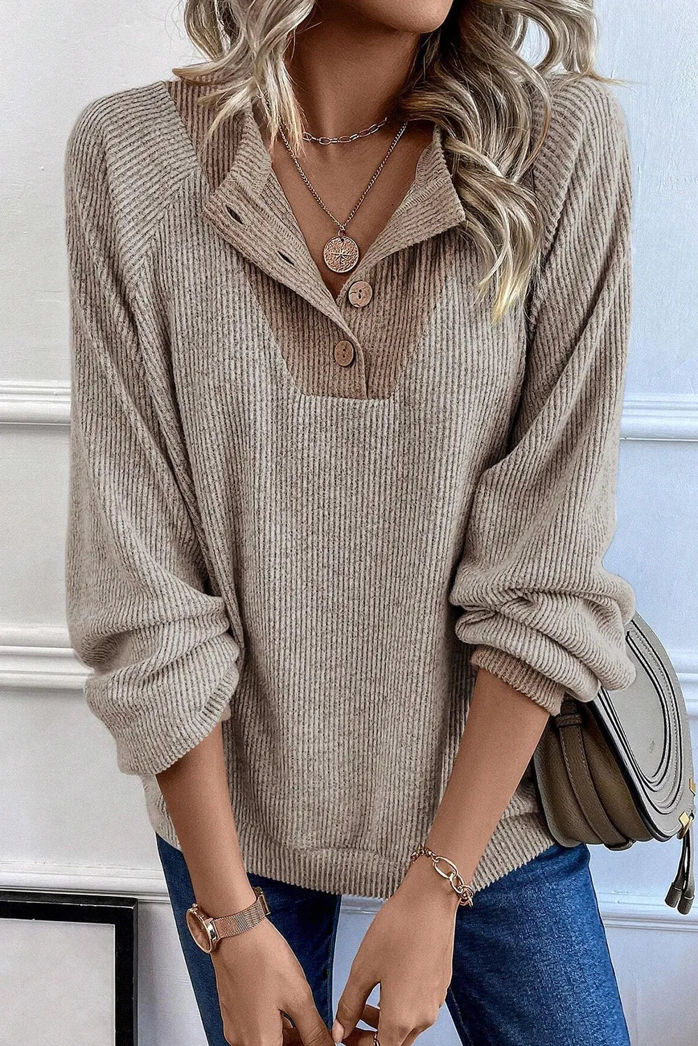 Annabelle | Long sleeve blouse with quarter buttons