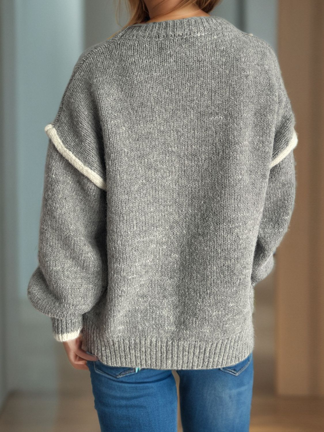 Luz | Round neck sweater with sloping shoulders and contrasting trim