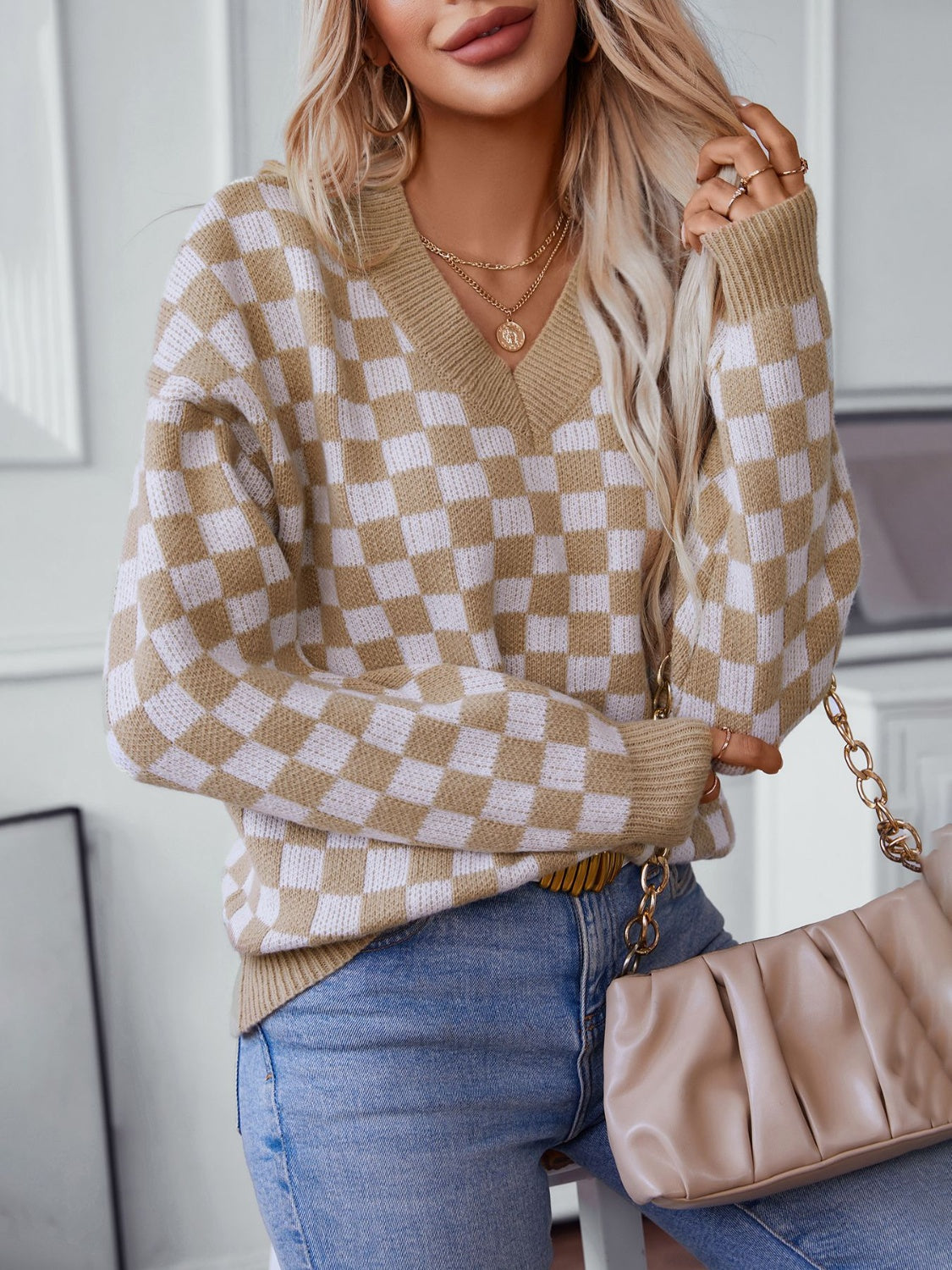 Mariana | Checked sweater with a V-neck and dropped shoulders