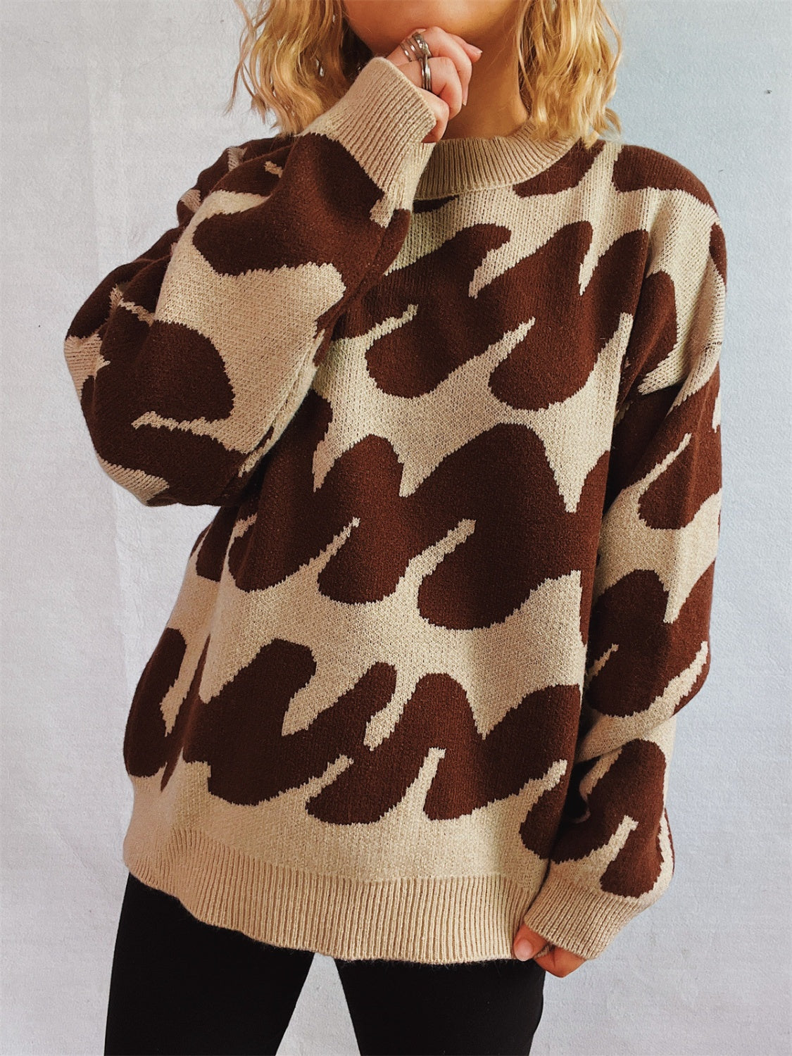 Anita | Contrasting long-sleeved sweater with a crew neck