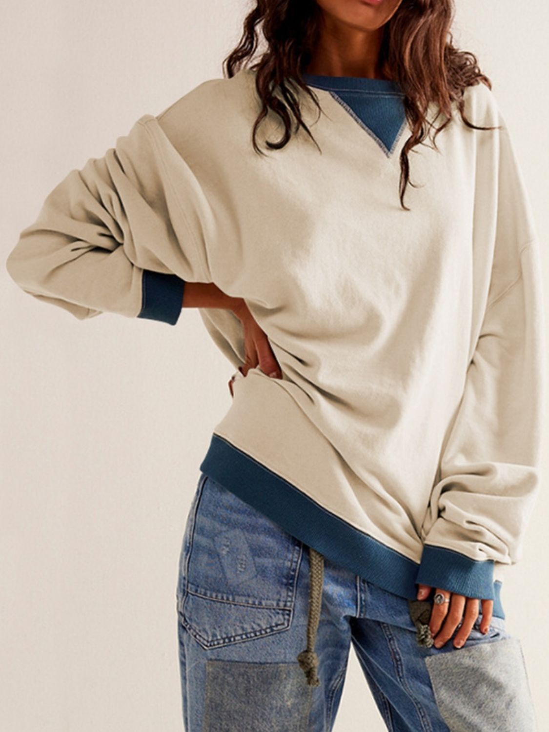 Ilona | Contrasting long-sleeved sweatshirt with dropped shoulders