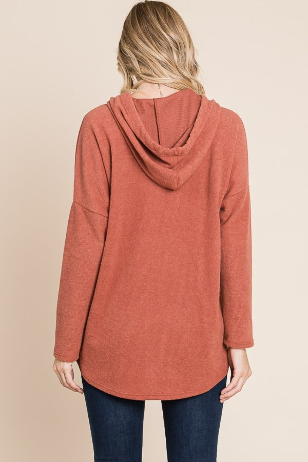 Marta | Knitted hoodie with a contrast drawstring and dropped shoulders